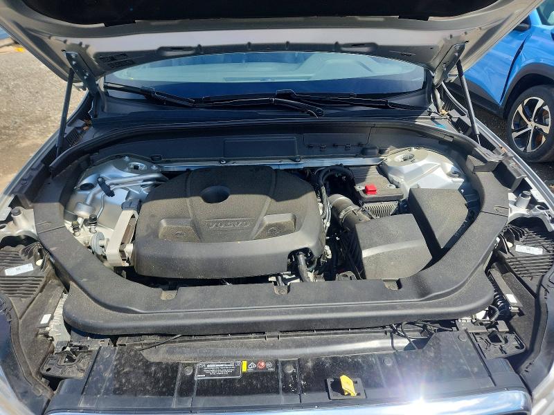 Photo 12 from auction – 2018 VOLVO XC60 with VIN LYV102RK5JB082378