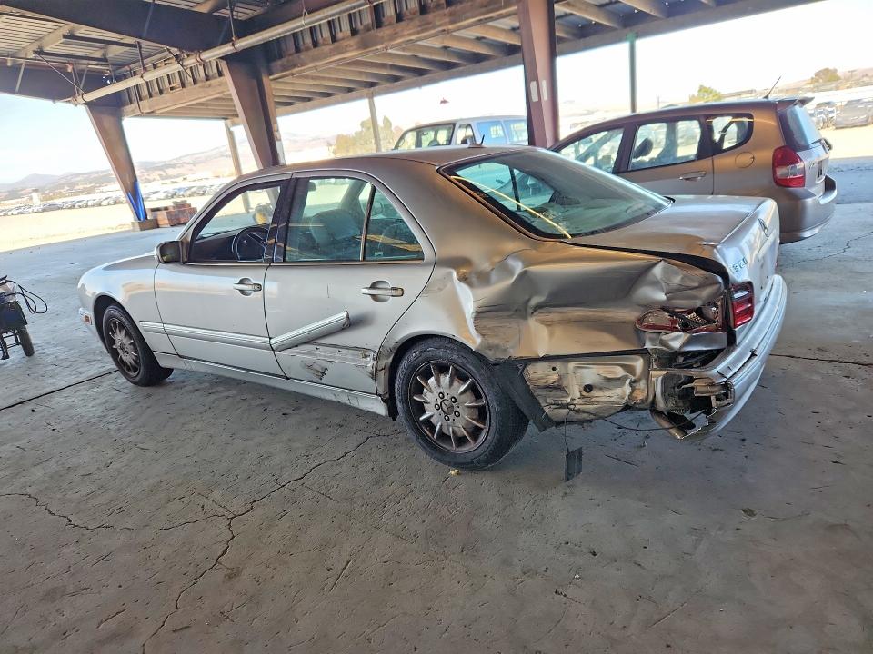 Фото 2 с аукциона – 2000 MERCEDES-BENZ E с VIN WDBJF65J8YB000558