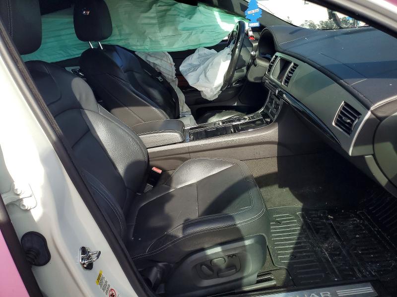 Photo 7 from auction – 2015 JAGUAR XF with VIN SAJWJ0FF2F8U64583