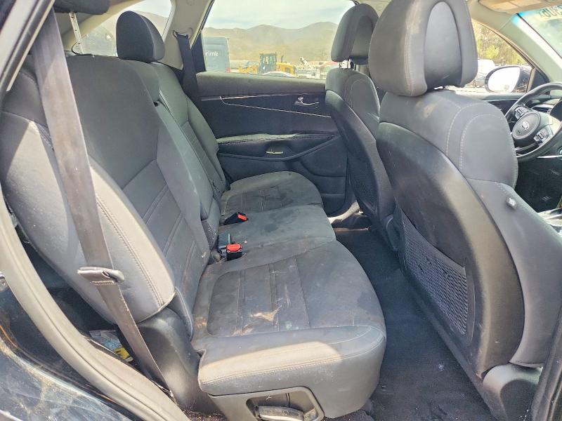 Photo 11 from auction – 2016 KIA SORENTO with VIN 5XYPG4A38GG148296