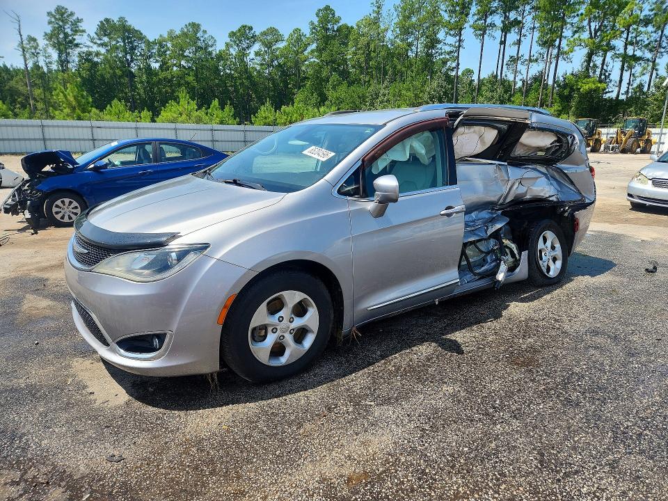 CHRYSLER PACIFICA 2017 with VIN 2C4RC1EG7HR543762 - Photo from auction