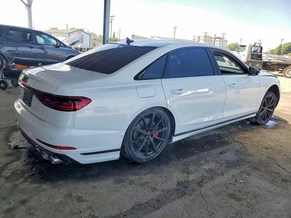 Zdjęcie 3 z aukcji – 2023 AUDI S8 z VIN WAULSAF8XPN011320