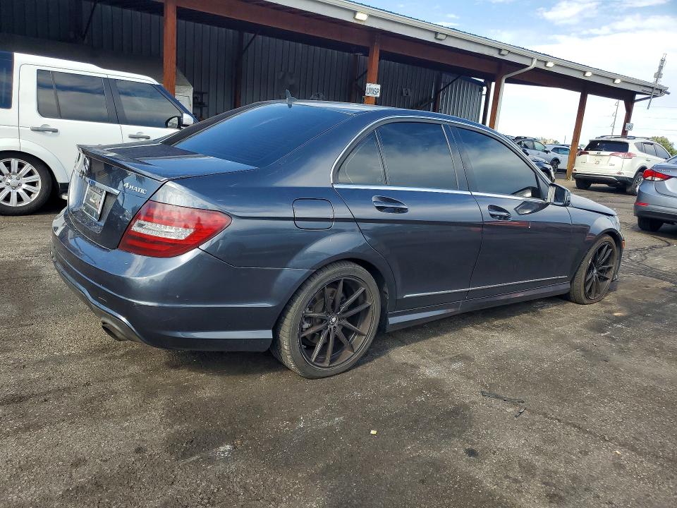 Photo 3 from auction – 2014 MERCEDES-BENZ C with VIN WDDGF8ABXEA923654