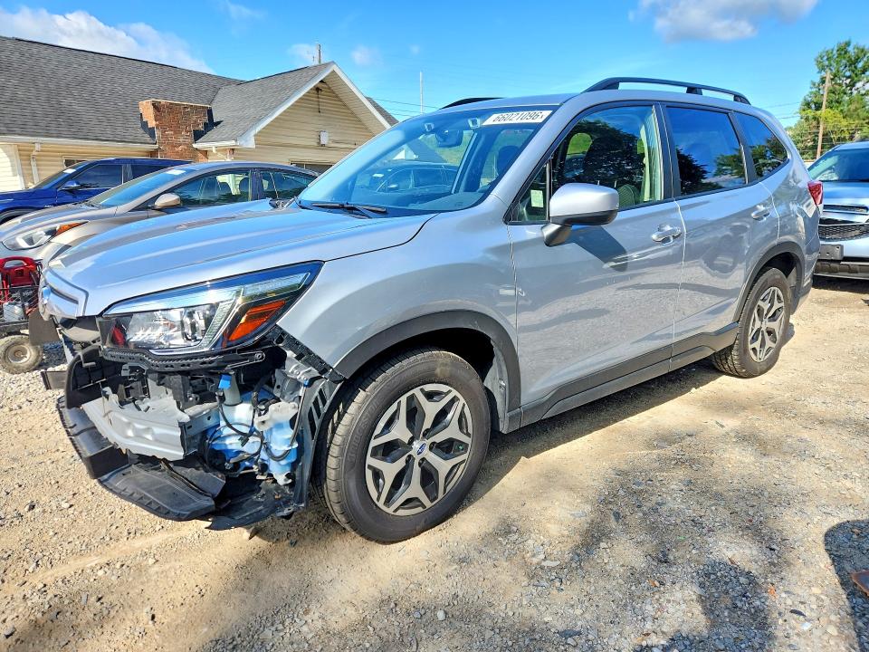 SUBARU FORESTER 2019 with VIN JF2SKAGC8KH547810 - Photo from auction