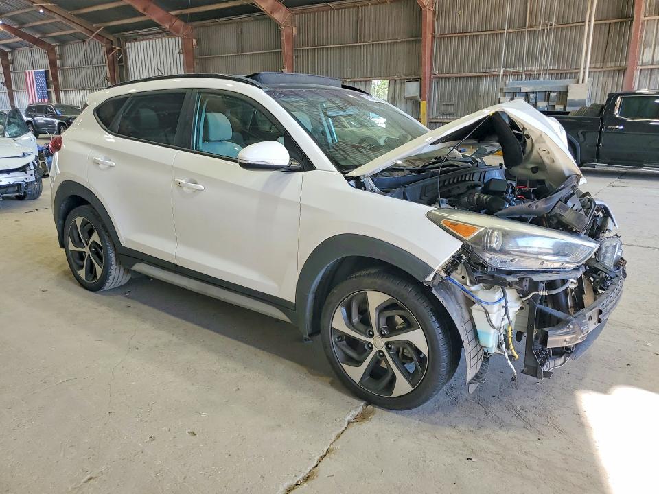Photo 4 from auction – 2017 HYUNDAI TUCSON with VIN KM8J33A25HU581573