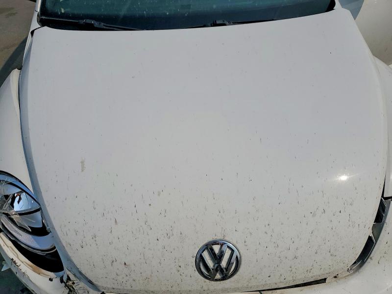 Photo 11 from auction – 2015 VOLKSWAGEN BEETLE with VIN 3VWF17AT3FM655829