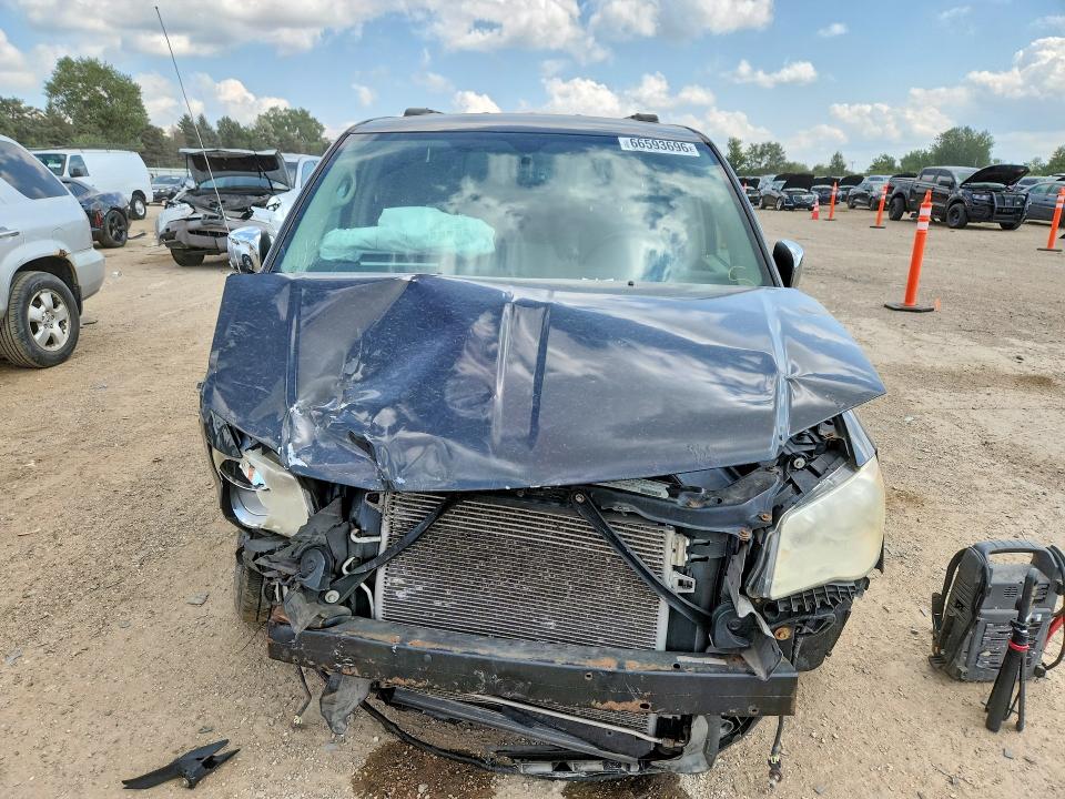 Photo 5 from auction – 2011 CHRYSLER TOWN & COUNTRY with VIN 2A4RR8DG4BR784477