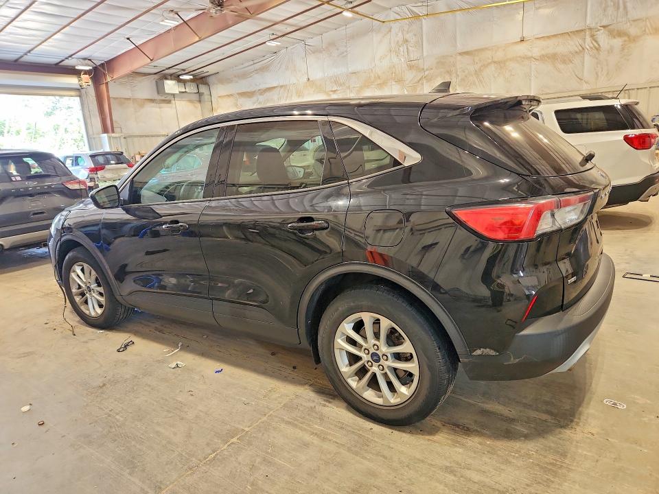 Photo 2 from auction – 2020 FORD ESCAPE with VIN 1FMCU0G6XLUA96174