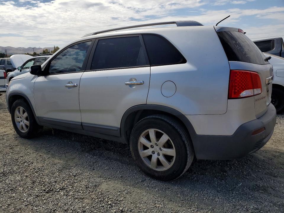 Photo 2 from auction – 2011 KIA SORENTO with VIN 5XYKT4A15BG155445