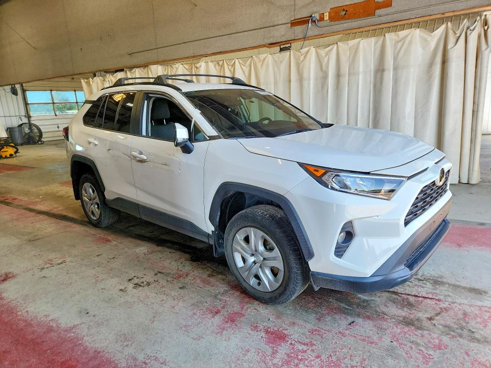 Photo 4 from auction – 2021 TOYOTA RAV4 with VIN 2T3P1RFV3MW153931