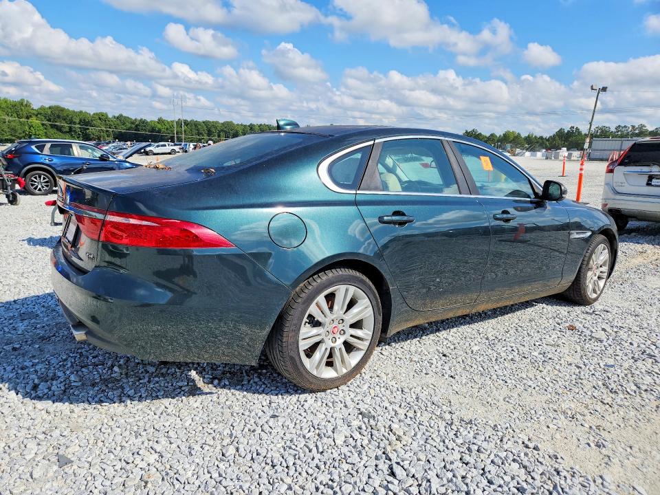 Фото 3 с аукциона – 2017 JAGUAR XF с VIN SAJBD4BV6HCY32354