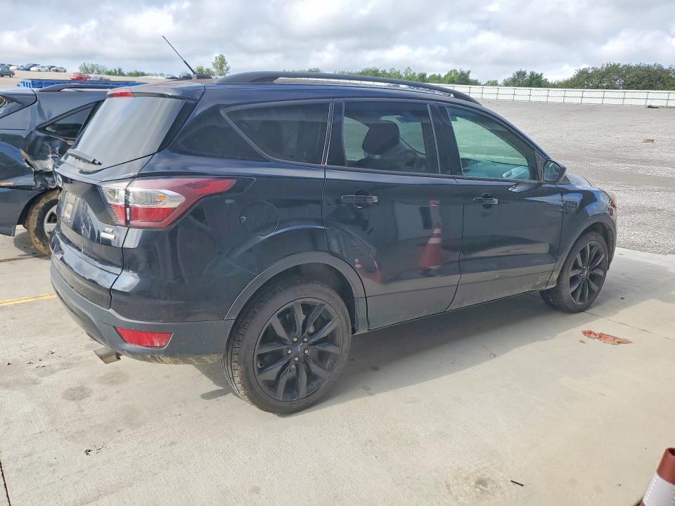 Photo 3 from auction – 2017 FORD ESCAPE with VIN 1FMCU0GD4HUC84095
