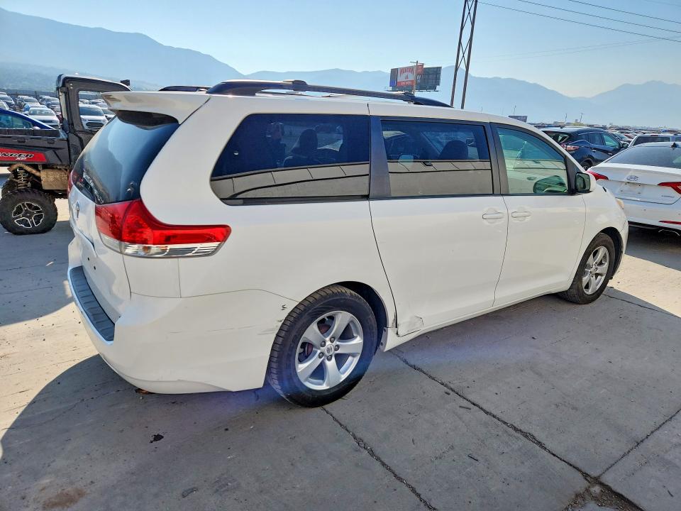 Photo 3 from auction – 2011 TOYOTA SIENNA with VIN 5TDKK3DC9BS146695