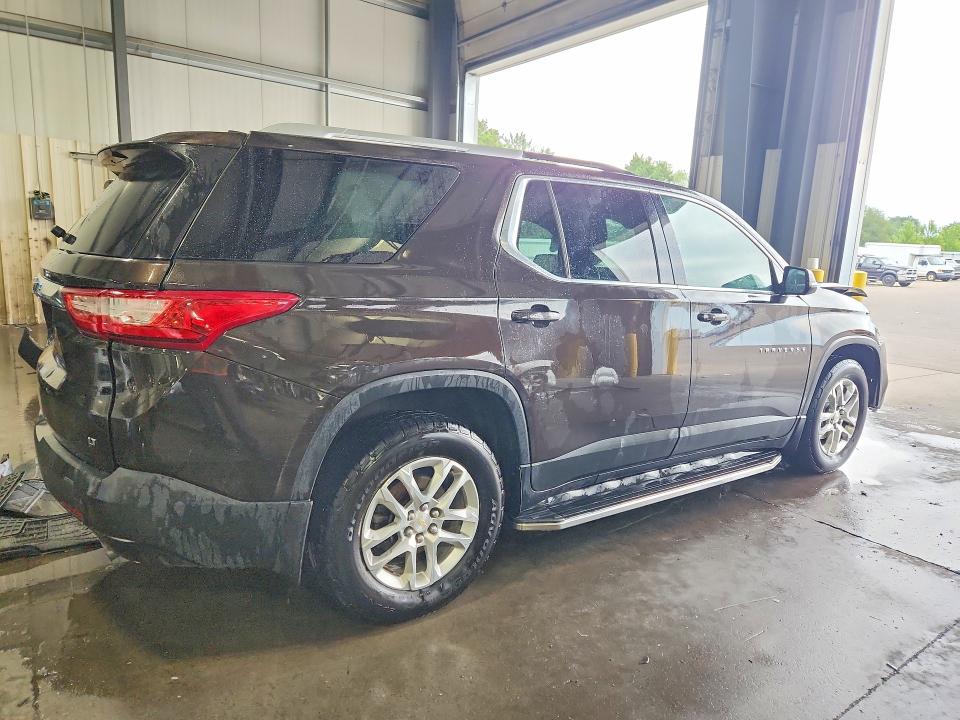 Photo 3 from auction – 2018 CHEVROLET TRAVERSE with VIN 1GNERGKW5JJ223479