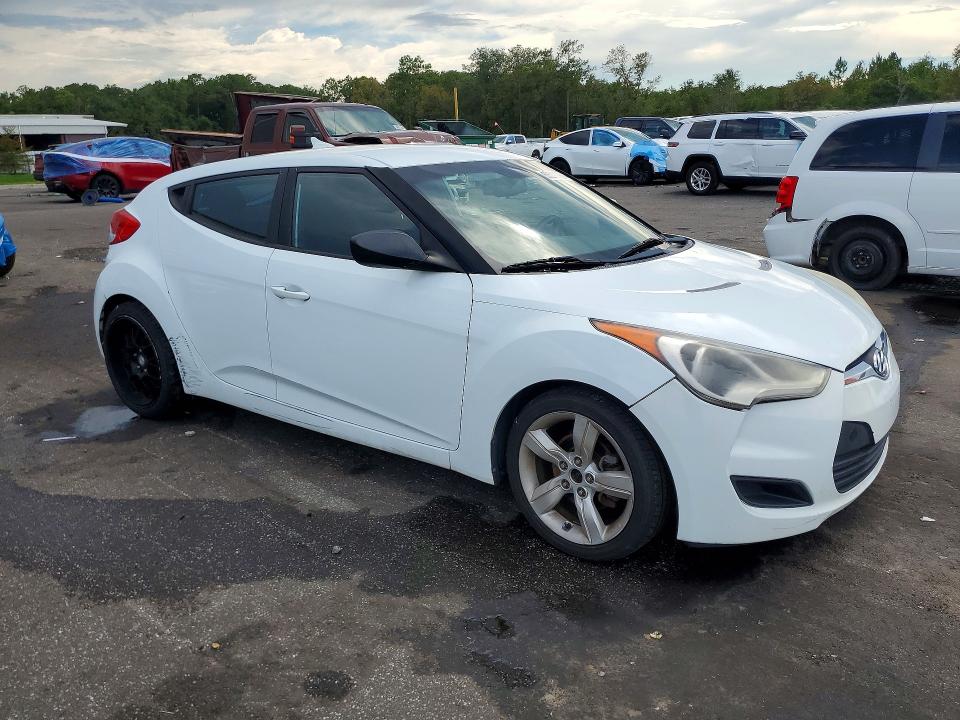 Photo 4 from auction – 2014 HYUNDAI VELOSTER with VIN KMHTC6AD8EU196256