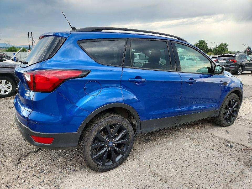 Photo 3 from auction – 2019 FORD ESCAPE with VIN 1FMCU9GD8KUB03530