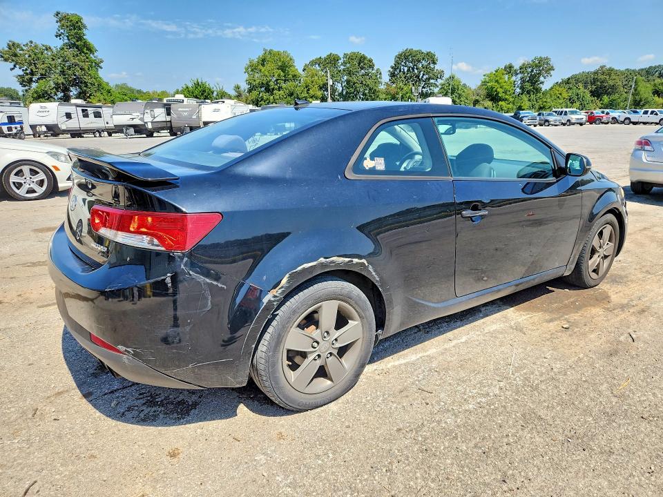 Photo 3 from auction – 2011 KIA FORTE KOUP with VIN KNAFU6A22B5333109