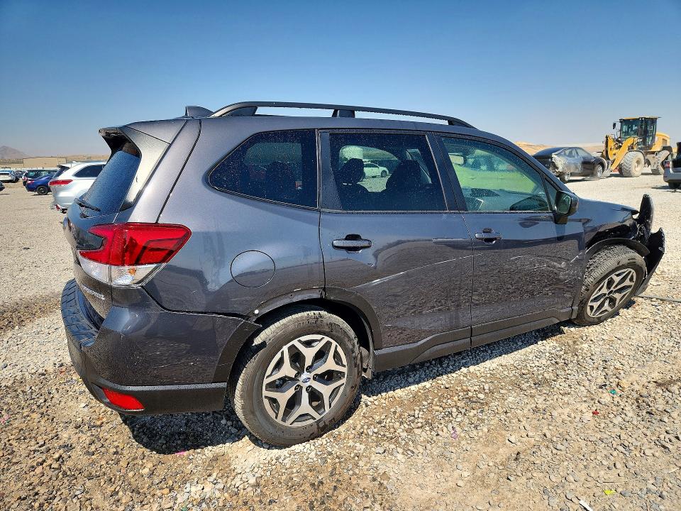 Photo 3 from auction – 2020 SUBARU FORESTER with VIN JF2SKAJC5LH599096