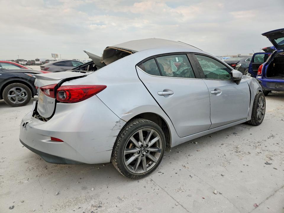 صورة رقم 3 من المزاد - 2018 MAZDA 3 مع VIN 3MZBN1V31JM197727
