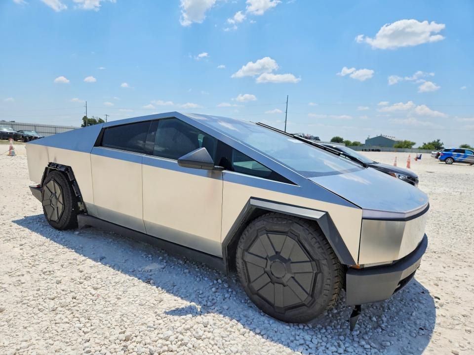 Photo 4 from auction – 2025 TESLA CYBERTRUCK with VIN 7G2CEHED6SA076023