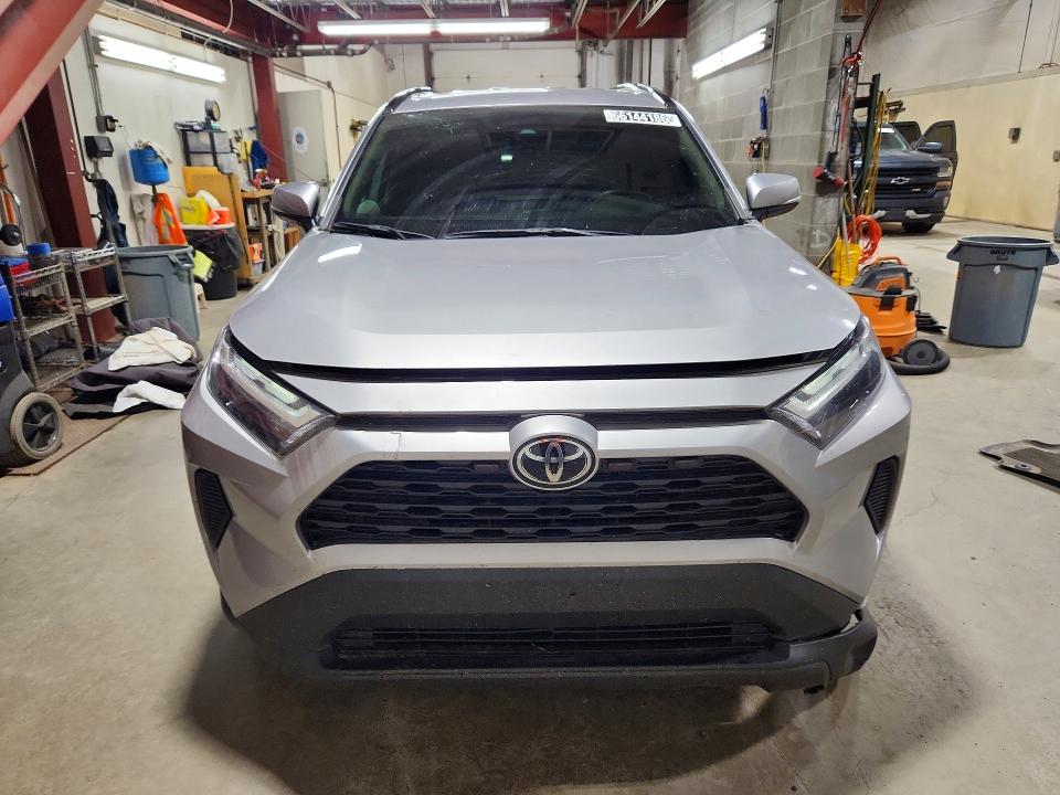 Photo 5 from auction – 2022 TOYOTA RAV4 with VIN 2T3P1RFV4NC265852