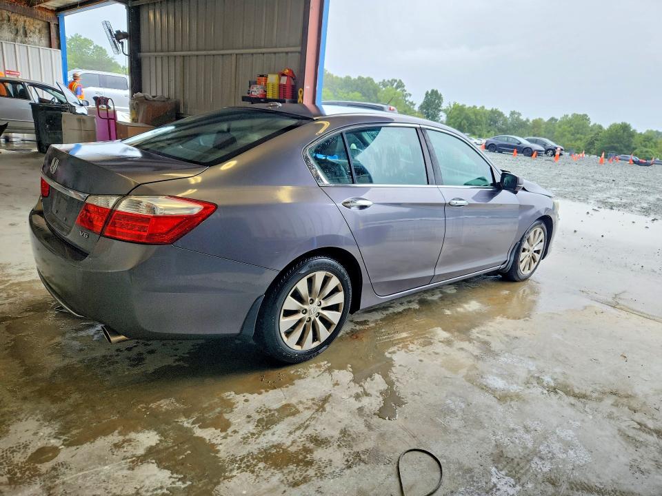 Photo 3 from auction – 2015 HONDA ACCORD with VIN 1HGCR3F85FA023621
