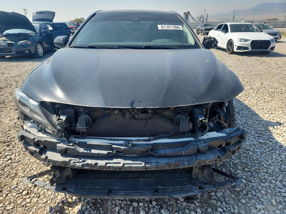 Photo 5 from auction – 2021 TOYOTA CAMRY with VIN 4T1G11BK6MU020084