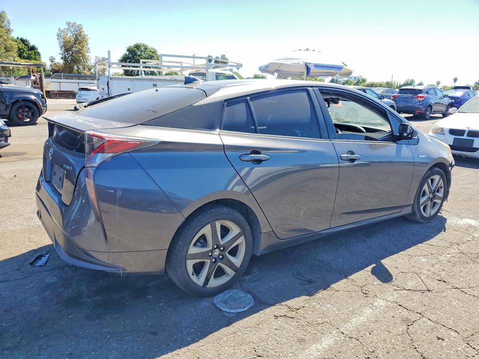 Photo 3 from auction – 2017 TOYOTA PRIUS with VIN JTDKARFUXH3032369