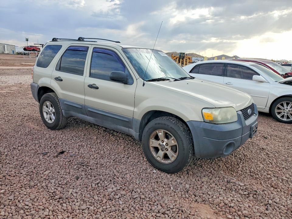 Photo 4 from auction – 2005 FORD ESCAPE with VIN 1FMCU03195KE49111