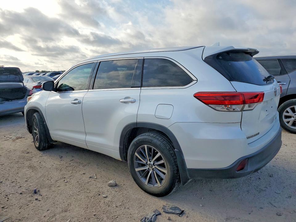 Photo 2 from auction – 2017 TOYOTA HIGHLANDER with VIN 5TDJZRFH0HS416912