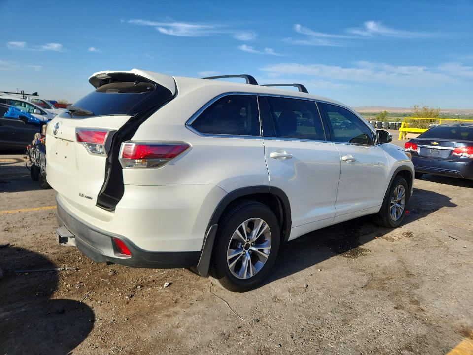 Photo 3 from auction – 2016 TOYOTA HIGHLANDER with VIN 5TDBKRFH0GS315585