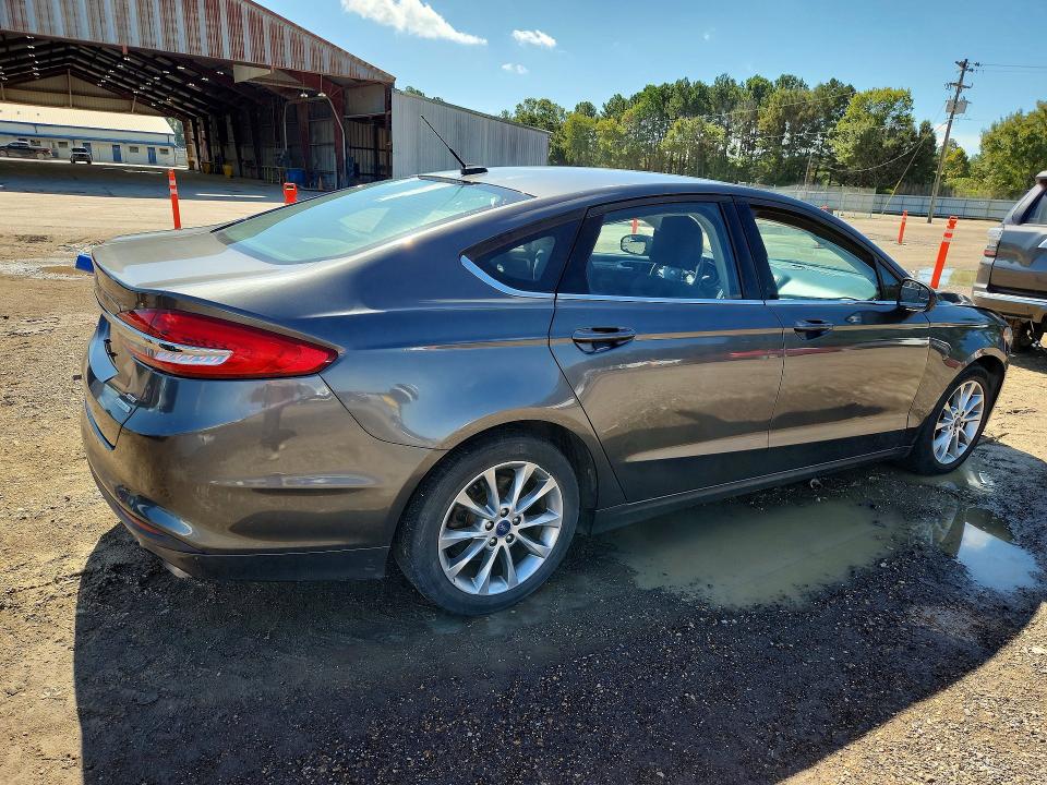 Photo 3 from auction – 2017 FORD FUSION with VIN 3FA6P0HD2HR305322