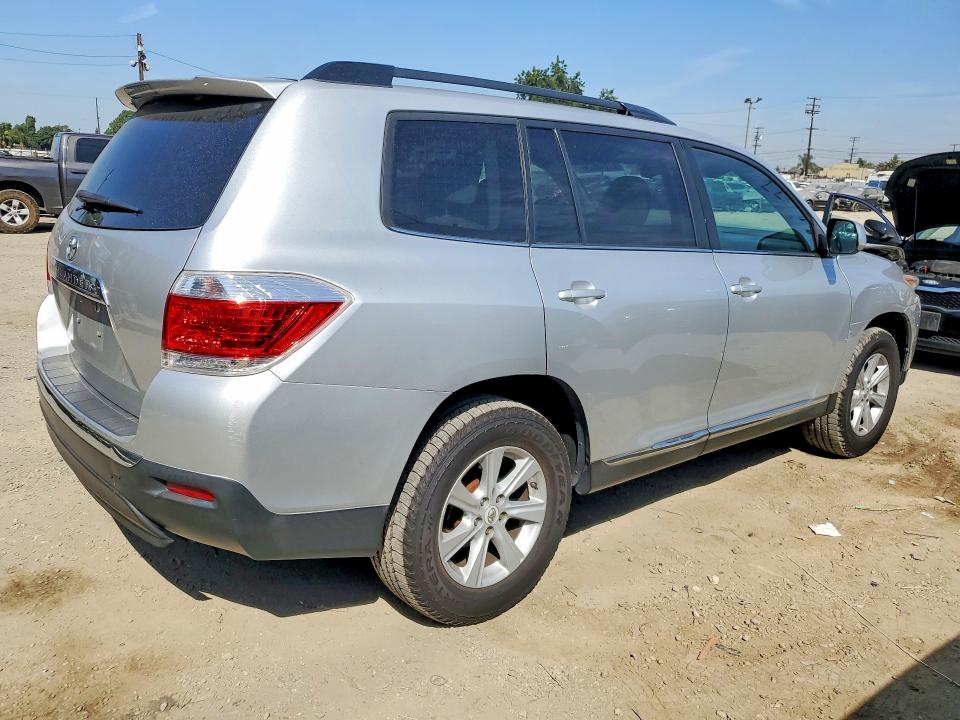 Photo 3 from auction – 2013 TOYOTA HIGHLANDER with VIN 5TDZK3EH5DS101104