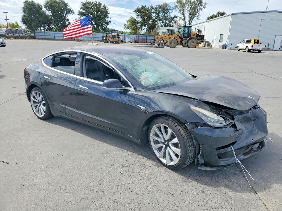 Photo 4 from auction – 2018 TESLA MODEL 3 with VIN 5YJ3E1EB5JF144273