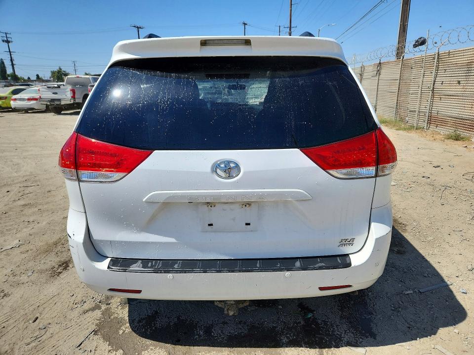 Photo 6 from auction – 2014 TOYOTA SIENNA with VIN 5TDDK3DC5ES079297