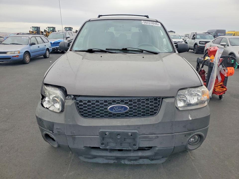 Photo 5 from auction – 2006 FORD ESCAPE with VIN 1FMCU95H46KC06113