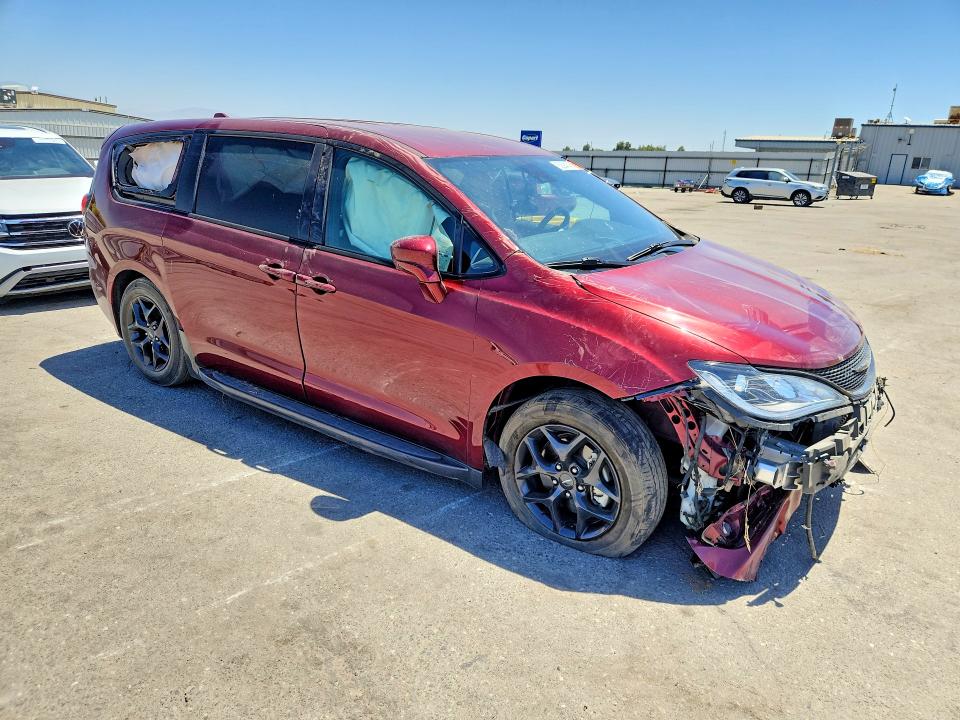 Photo 4 from auction – 2019 CHRYSLER PACIFICA with VIN 2C4RC1FG8KR706361