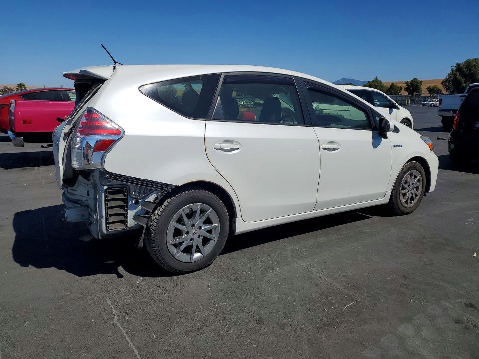 Photo 3 from auction – 2015 TOYOTA PRIUS V with VIN JTDZN3EU4FJ039358