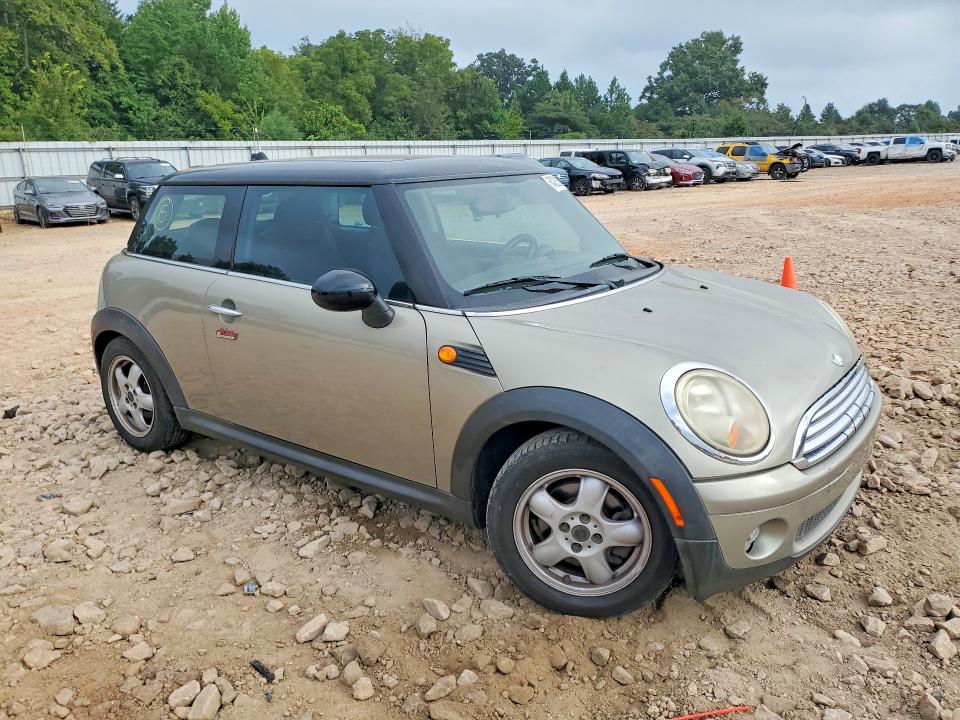 Photo 4 from auction – 2010 MINI COOPER with VIN WMWMF3C51ATZ64807