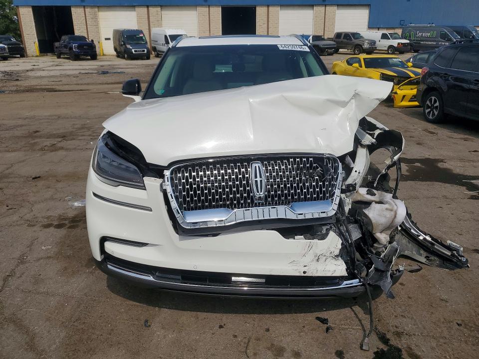 Photo 5 from auction – 2023 LINCOLN AVIATOR with VIN 5LM5J7XC0PGL32977
