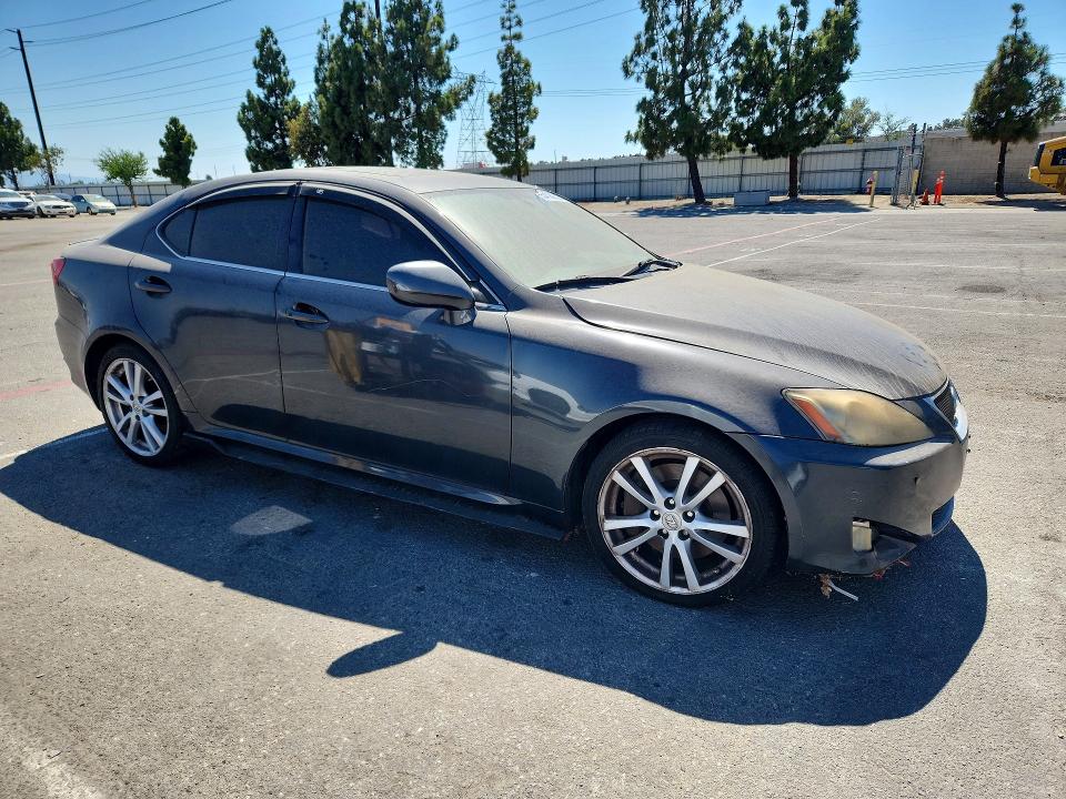 Photo 4 from auction – 2006 LEXUS IS with VIN JTHBE262862004775