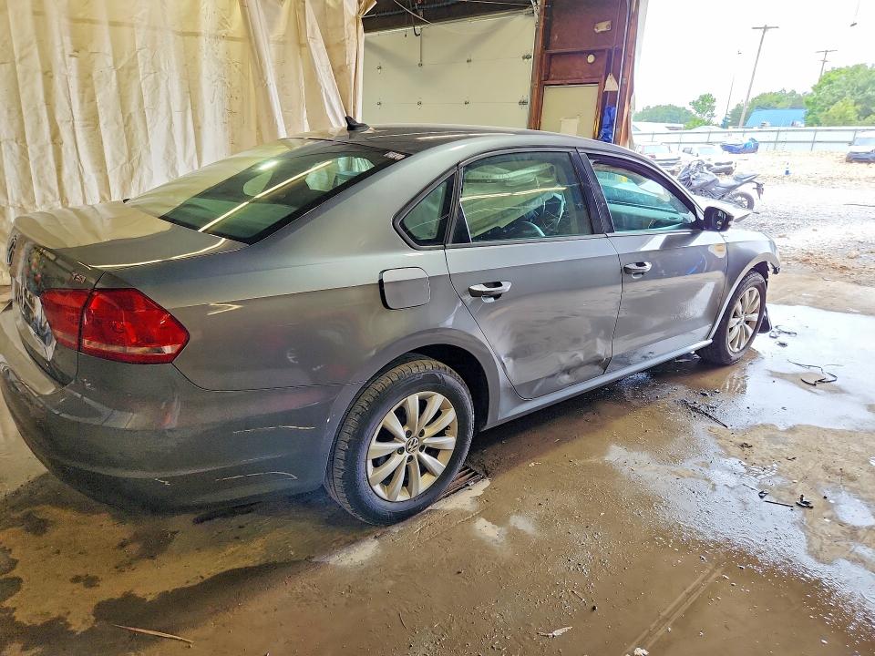Photo 3 from auction – 2014 VOLKSWAGEN PASSAT with VIN 1VWAT7A35EC111272