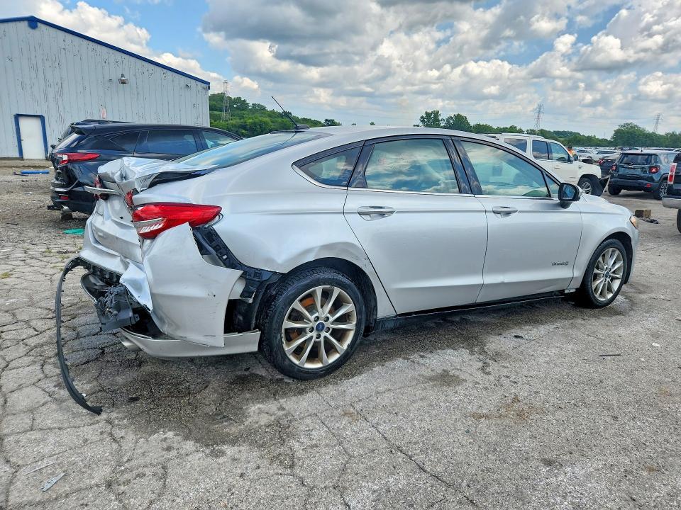 Photo 3 from auction – 2017 FORD FUSION with VIN 3FA6P0LU3HR380649