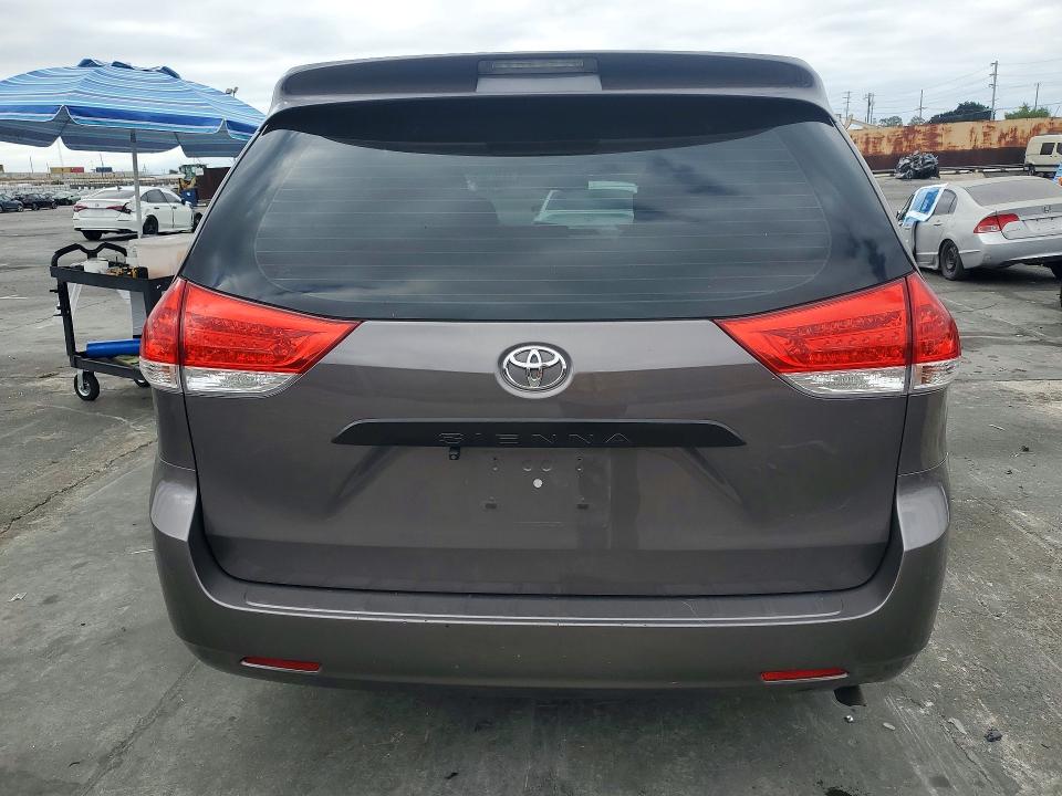 Photo 6 from auction – 2014 TOYOTA SIENNA with VIN 5TDZK3DC8ES462074