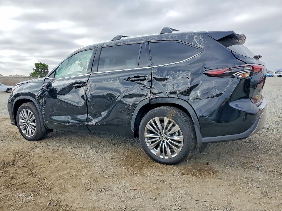 Photo 2 from auction – 2026 TOYOTA HIGHLANDER HYBRID with VIN 5TDEBRCH5TS717761
