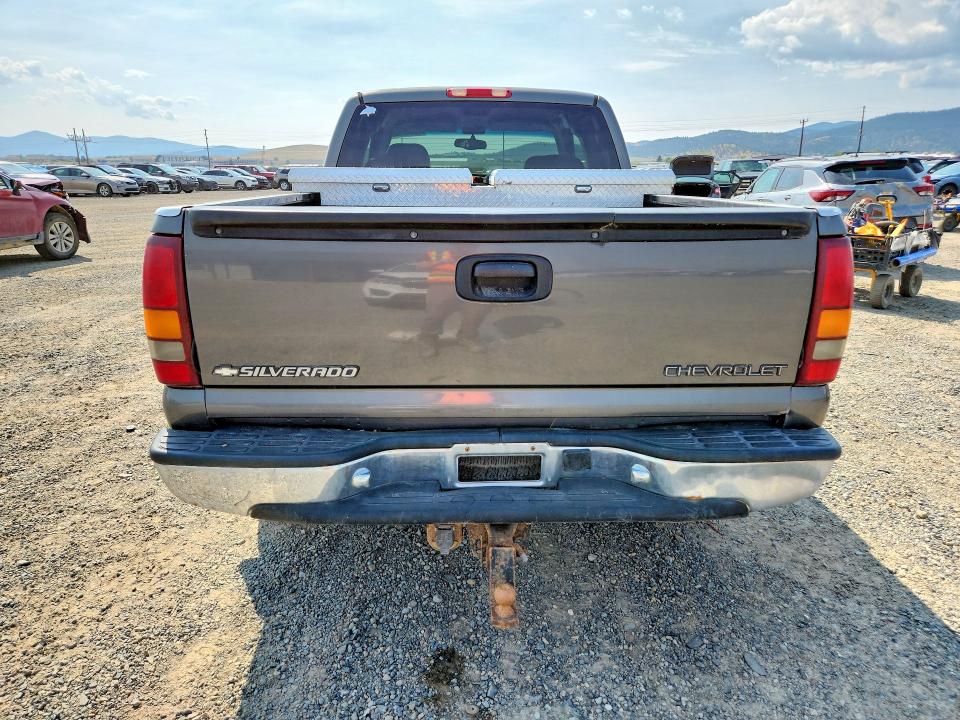Photo 6 from auction – 2001 CHEVROLET SILVERADO with VIN 1GCEK19T11E104147