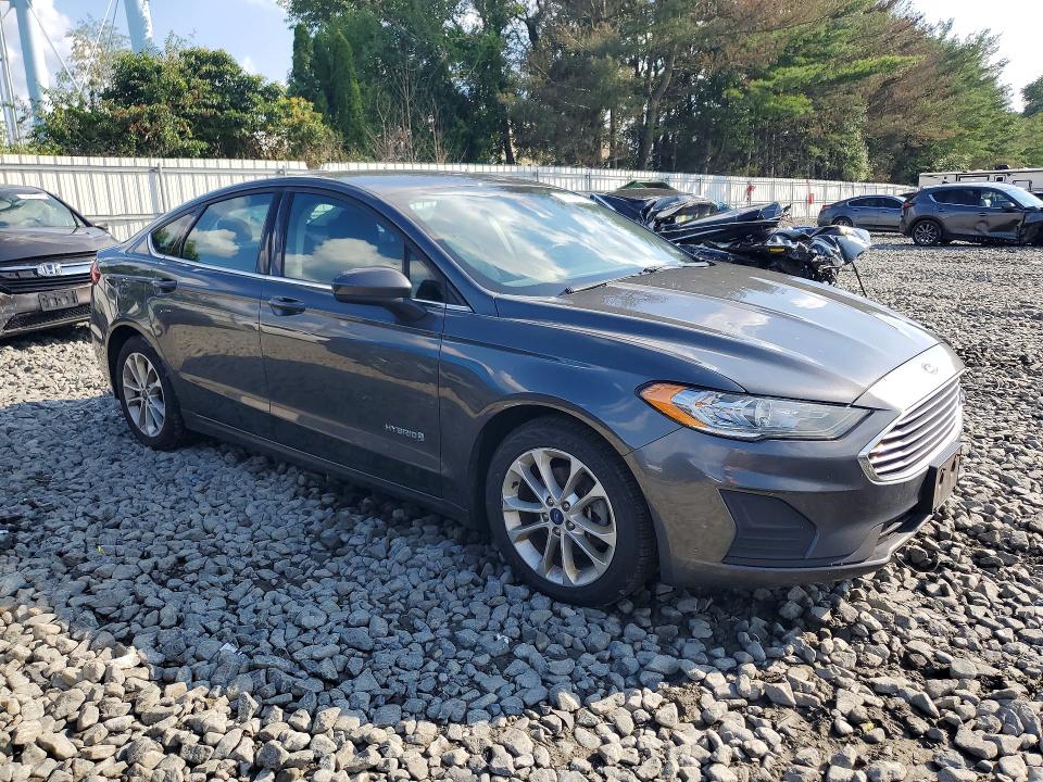 Photo 4 from auction – 2019 FORD FUSION with VIN 3FA6P0LU1KR146162