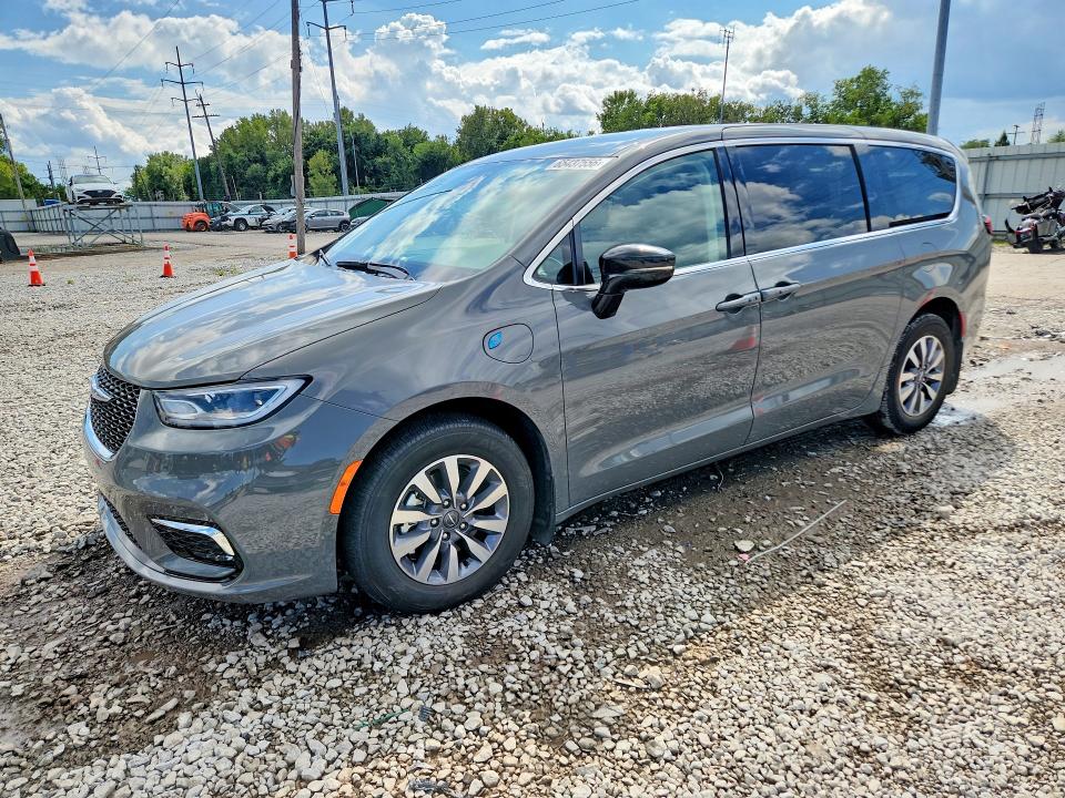 CHRYSLER PACIFICA 2024 with VIN 2C4RC1S78RR202537 - Photo from auction