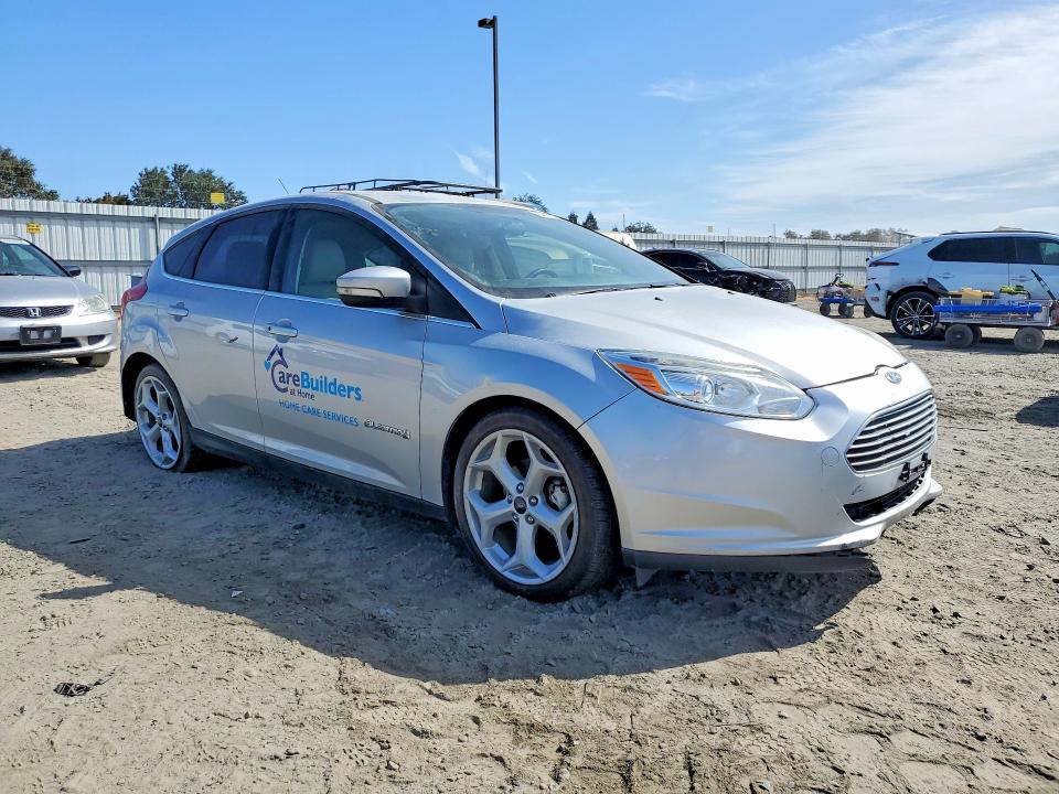 Foto 4 de la subasta – 2013 FORD FOCUS con VIN 1FADP3R44DL201995