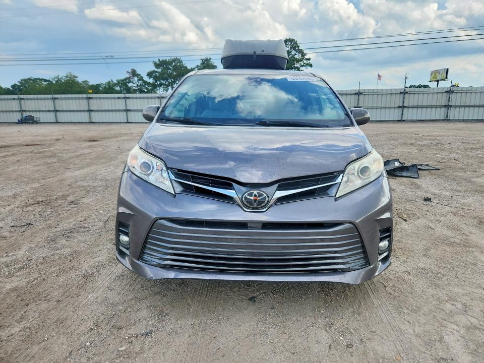 Photo 5 from auction – 2018 TOYOTA SIENNA with VIN 5TDYZ3DC5JS929968
